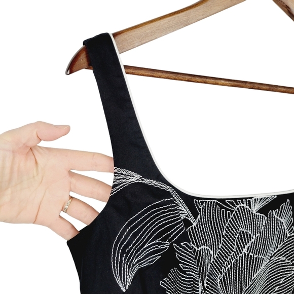 White House Black Market embroidered floral dress size 6 - Picture 3 of 12